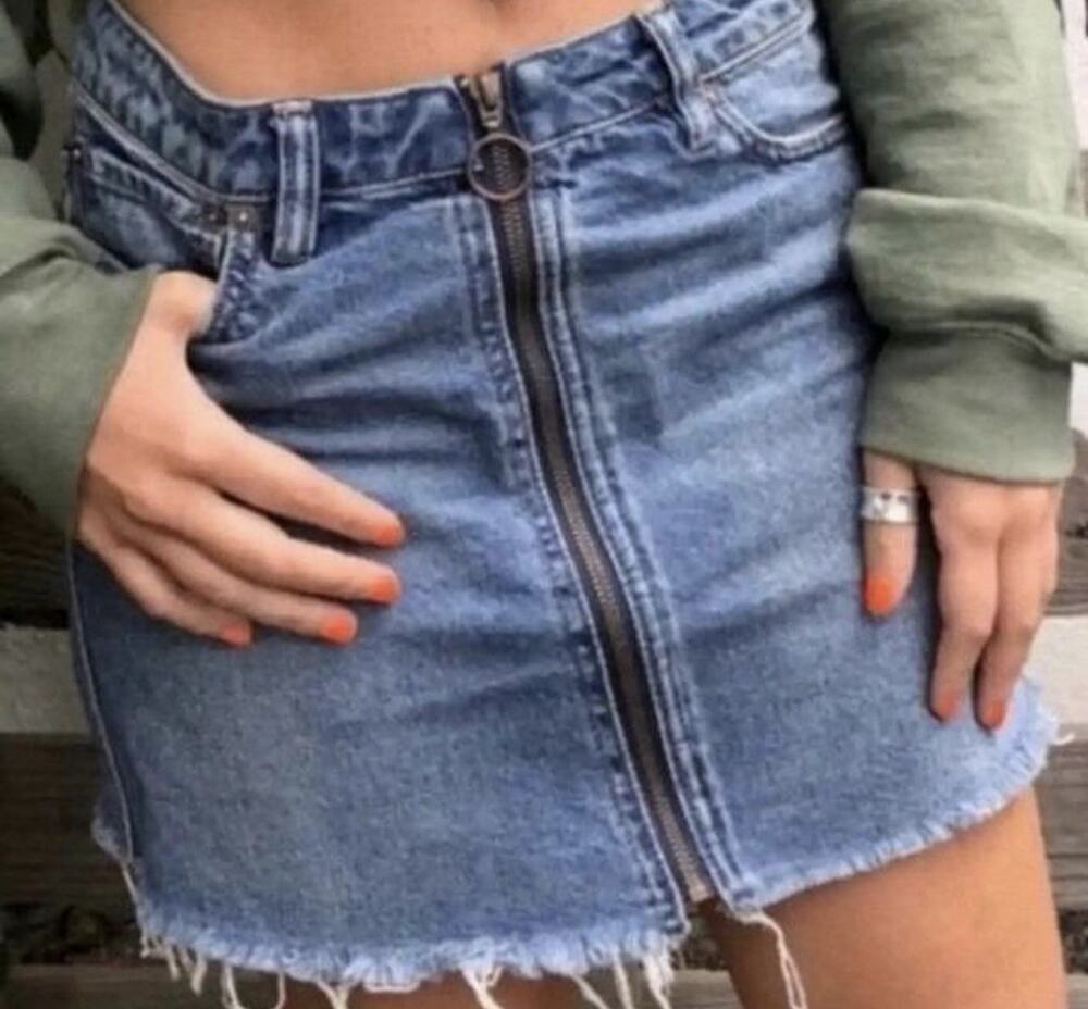 We The Free People Denim Mini Skirt Zipper O-Ring 27 Womens Boho Raw Hem EUC